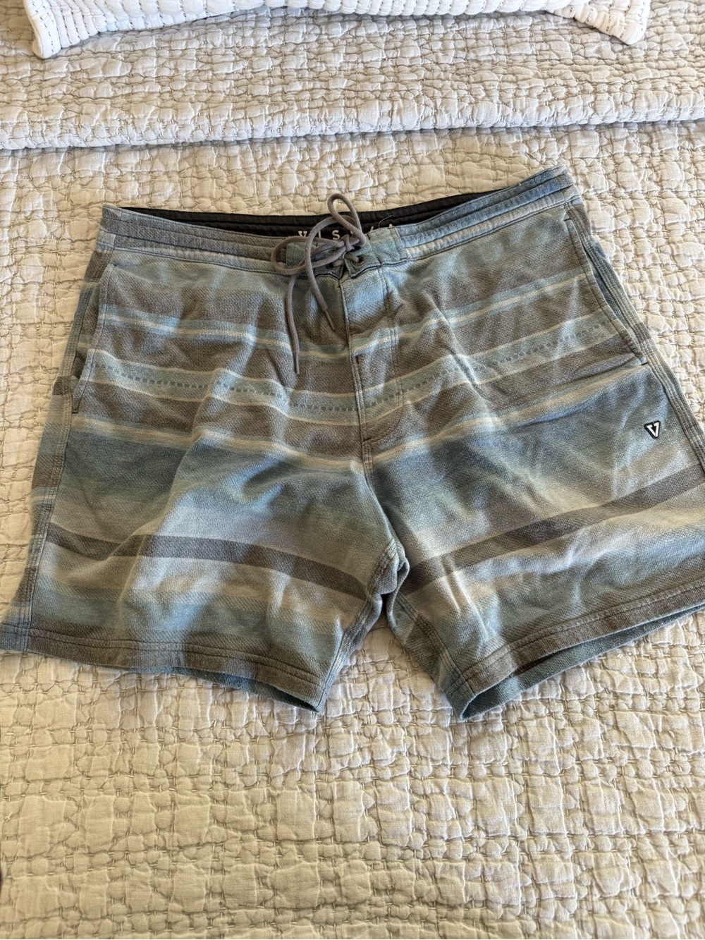 Vissla shorts - Picture 1 of 3
